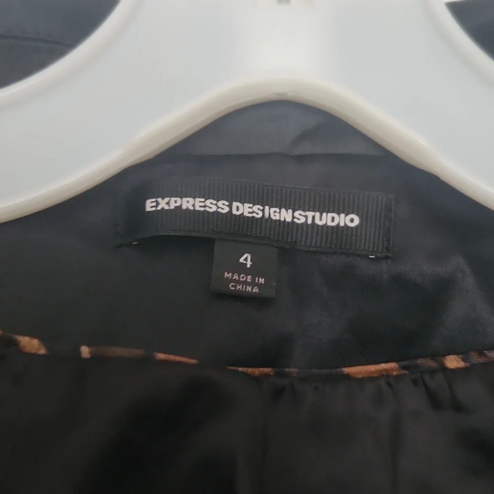 🌞2/$30 // EXPRESS DESIGN STUDIO: Black Satin Blazer - Picture 5 of 8
